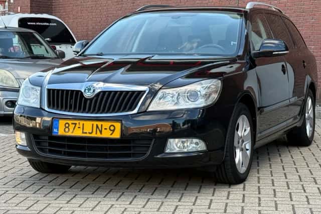 Škoda Octavia (2010) thumbnail 3