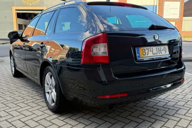 Škoda Octavia (2010) thumbnail 5