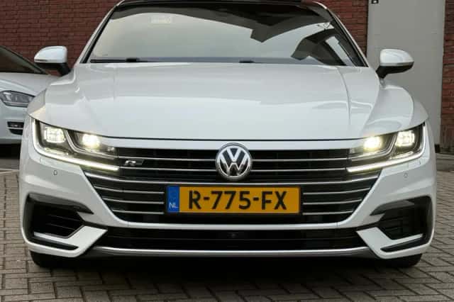 Volkswagen Arteon (2017) thumbnail 2