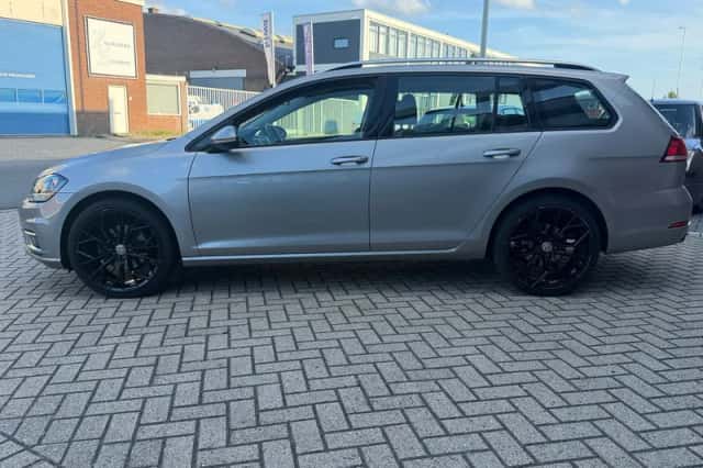 Volkswagen Golf (2018) thumbnail 4