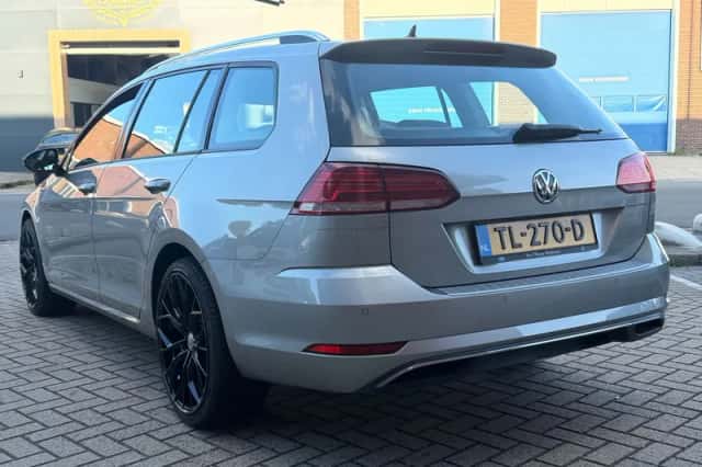 Volkswagen Golf (2018) thumbnail 6