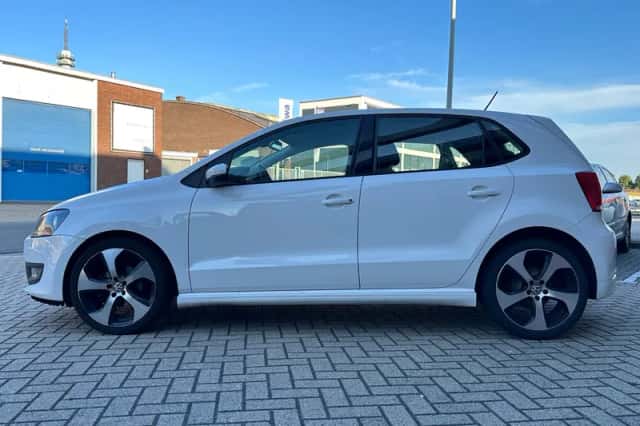 Volkswagen Polo (2011) thumbnail 4