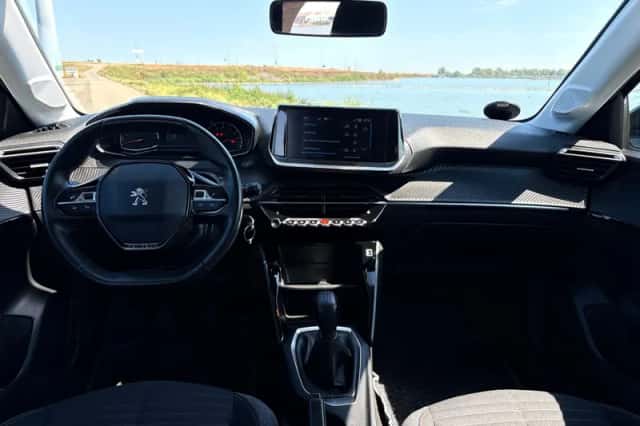 Peugeot 208 (2022) thumbnail 2