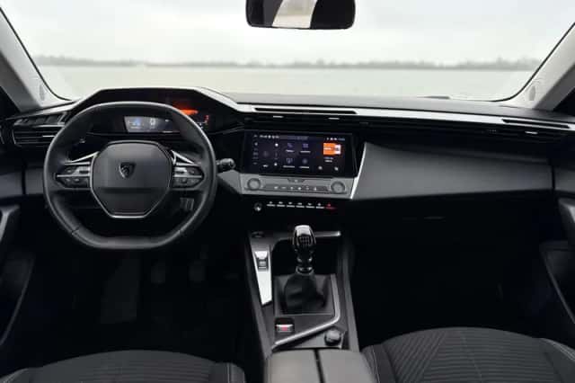 Peugeot 308 (2022) thumbnail 2