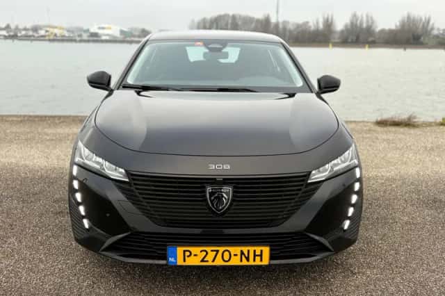 Peugeot 308 (2022) thumbnail 3