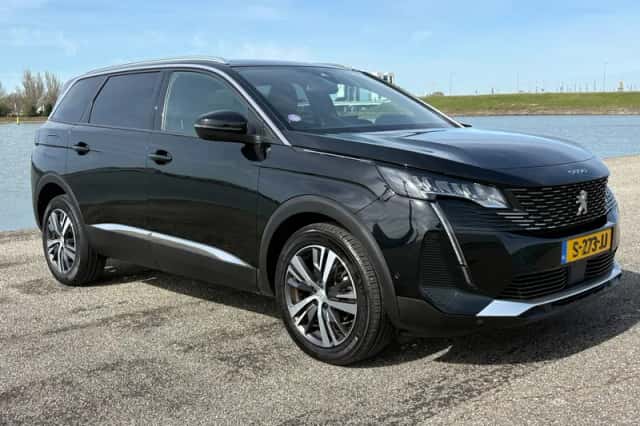 Peugeot 5008 (2023) thumbnail 1