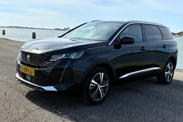 Peugeot 5008 (2023) thumbnail 3
