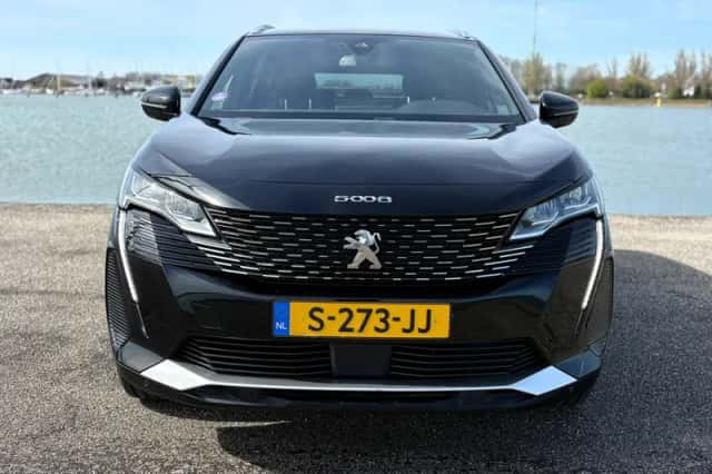 Peugeot 5008 (2023) thumbnail 4