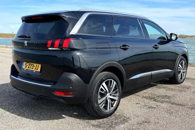 Peugeot 5008 (2023) thumbnail 5