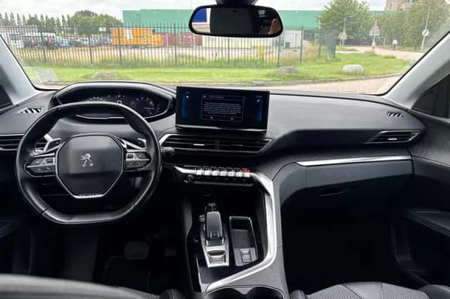 Peugeot 3008 (2022) thumbnail 2