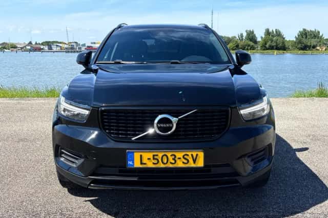 Volvo XC40 (2021) thumbnail 3