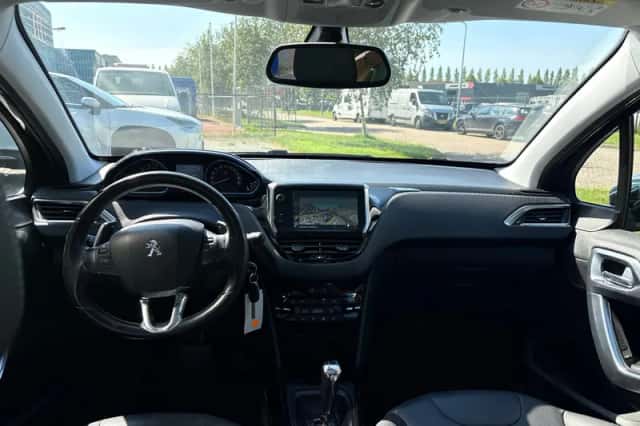 Peugeot 2008 (2016) thumbnail 2
