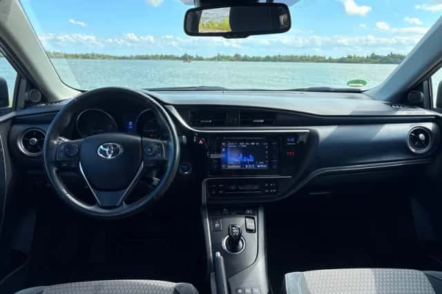 Toyota Auris (2019) thumbnail 2