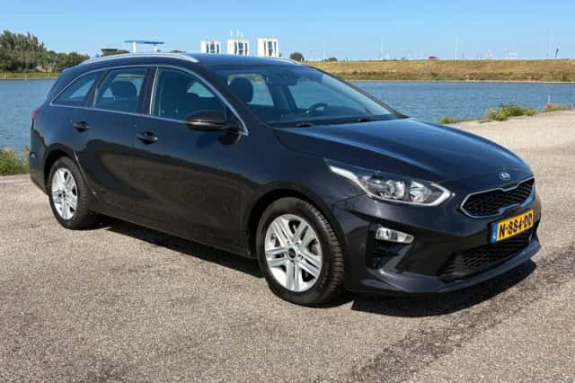 Kia Ceed Sportswagon (2021) thumbnail 1