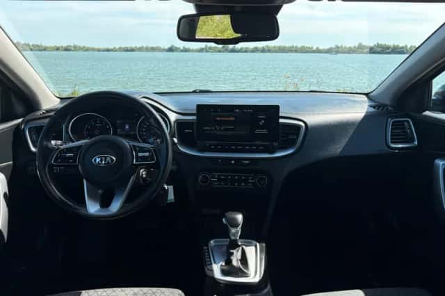 Kia Ceed Sportswagon (2021) thumbnail 2