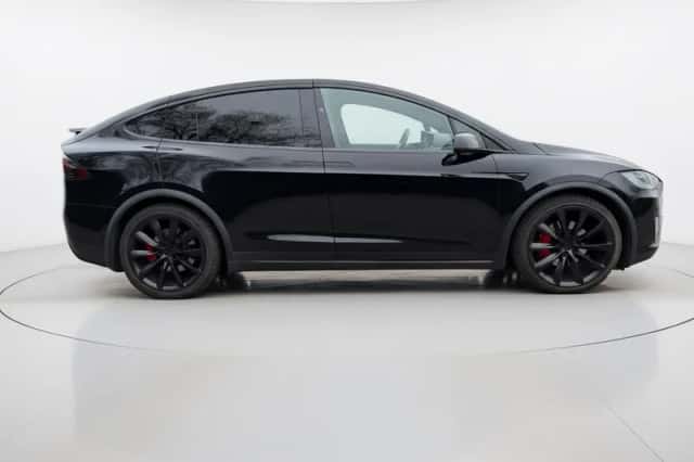 Tesla Model X (2018) thumbnail 2