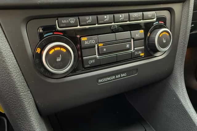 Volkswagen Golf (2011) thumbnail 5