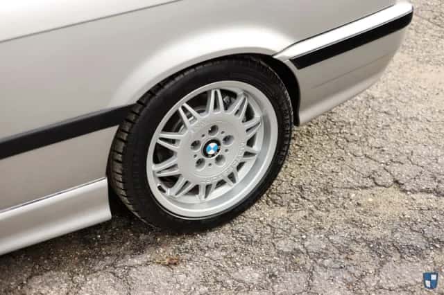 BMW M3 (1993) thumbnail 3