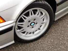 BMW M3 (1993) thumbnail 10