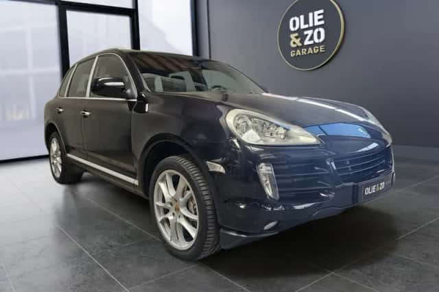 Porsche Cayenne (2010) thumbnail 2