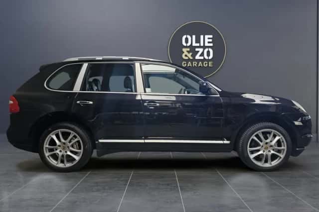 Porsche Cayenne (2010) thumbnail 3