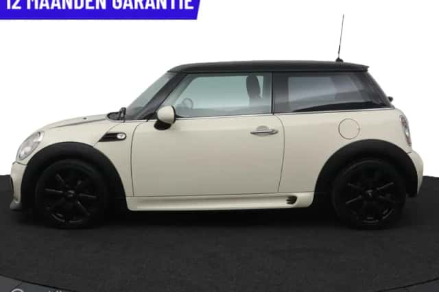 MINI Cooper (2010) thumbnail 2