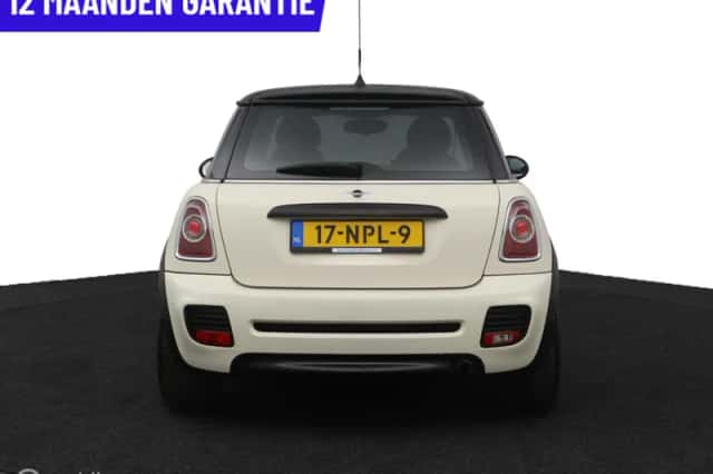 MINI Cooper (2010) thumbnail 4