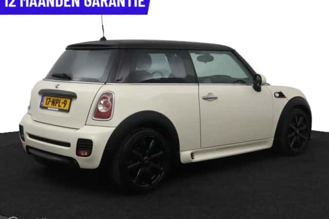 MINI Cooper (2010) thumbnail 5