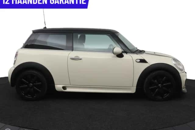 MINI Cooper (2010) thumbnail 6
