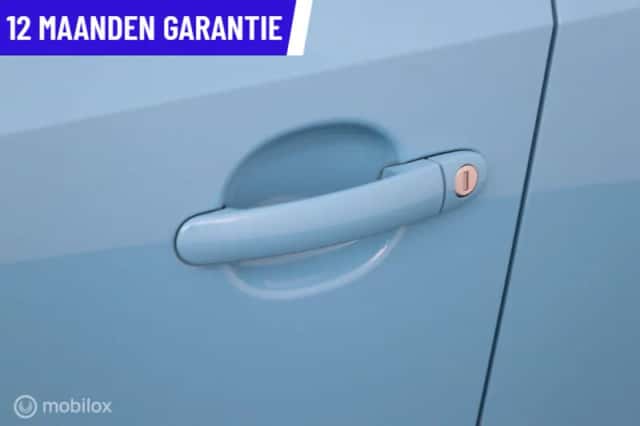Volkswagen Up! (2018) thumbnail 3