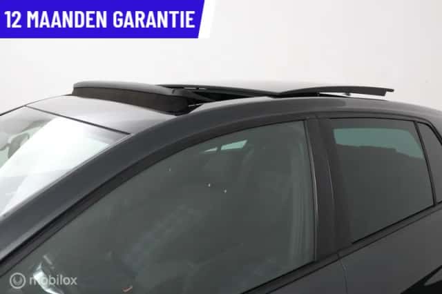 Volkswagen Golf (2015) thumbnail 2