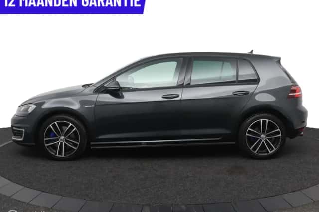 Volkswagen Golf (2015) thumbnail 3