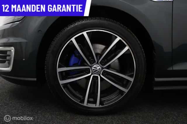 Volkswagen Golf (2015) thumbnail 5