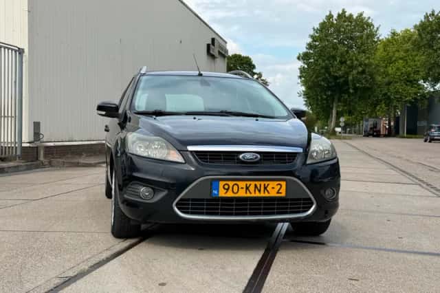 Ford Focus (2010) thumbnail 2