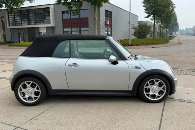 MINI Cabrio (2005) thumbnail 3
