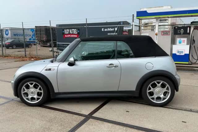 MINI Cabrio (2005) thumbnail 4