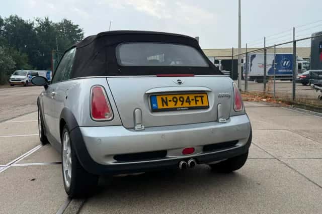 MINI Cabrio (2005) thumbnail 6