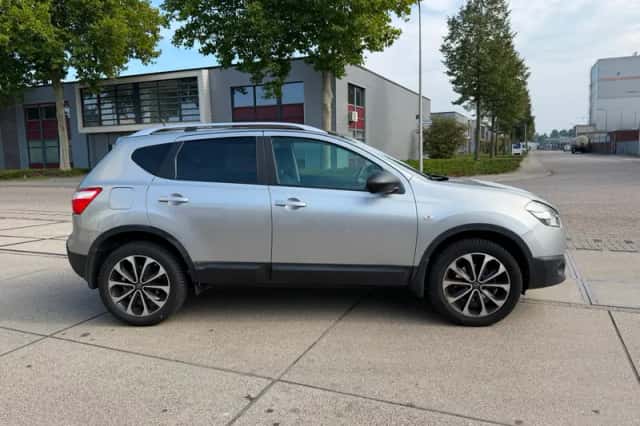 Nissan Qashqai (2012) thumbnail 4