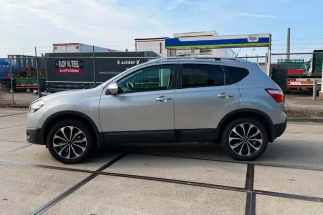 Nissan Qashqai (2012) thumbnail 5