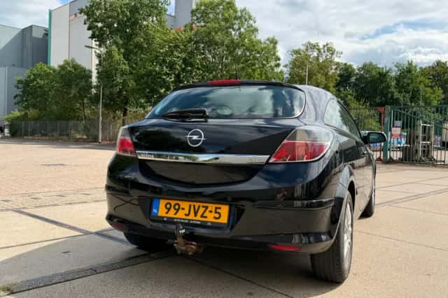 Opel Astra GTC (2009) thumbnail 6