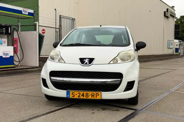 Peugeot 107 (2012) thumbnail 2