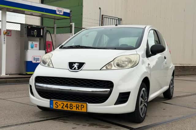 Peugeot 107 (2012) thumbnail 3