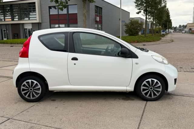 Peugeot 107 (2012) thumbnail 4