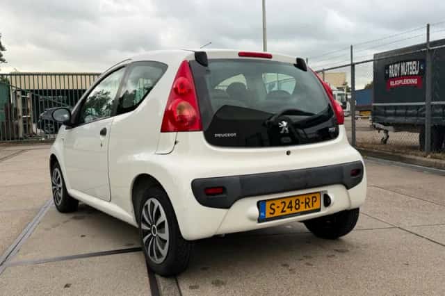 Peugeot 107 (2012) thumbnail 6