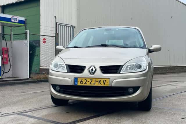 Renault Scénic (2008) thumbnail 1