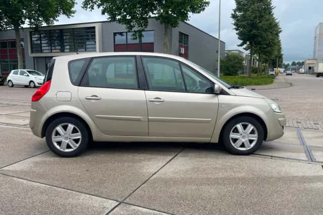 Renault Scénic (2008) thumbnail 4