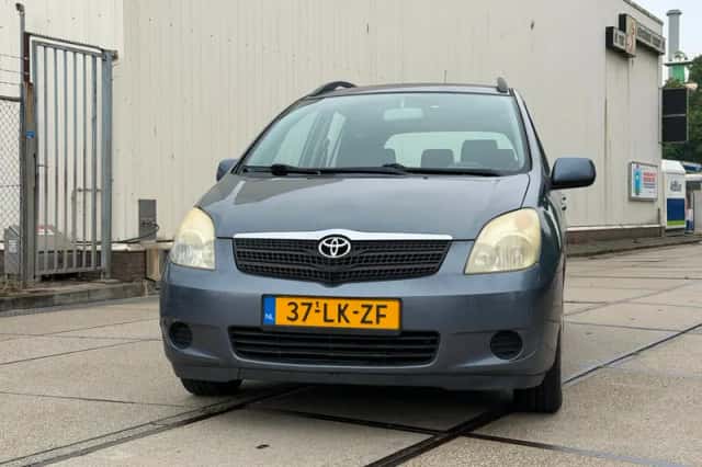Toyota Corolla (2003) thumbnail 1