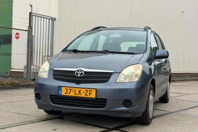 Toyota Corolla (2003) thumbnail 2