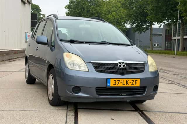 Toyota Corolla (2003) thumbnail 3