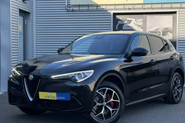 Alfa Romeo Stelvio (2018) thumbnail 1